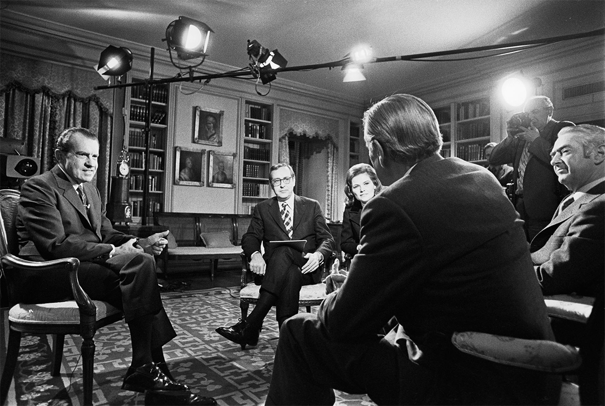 Television correspondents including PBS’s Nancy Dickerson (center) interview President Richard Nixon. January 4, 1971. Nixon White House Photographs. National Archives